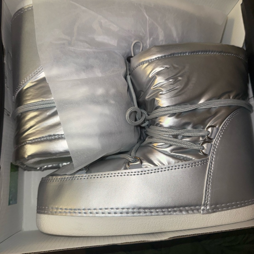 Women's Silver Winter Boots